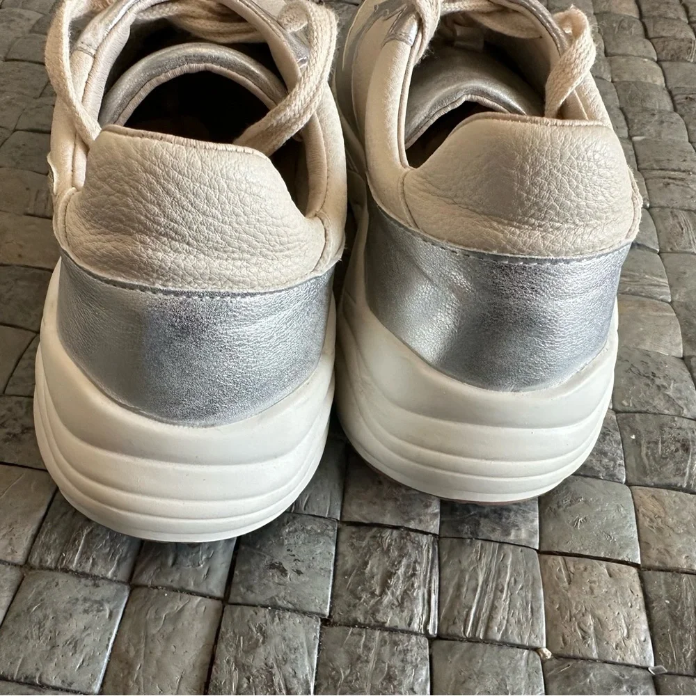 Oasis Society THE KAITLYN sneaker tennis shoes Size 7.5 Shooting Star - Picture 5 of 8
